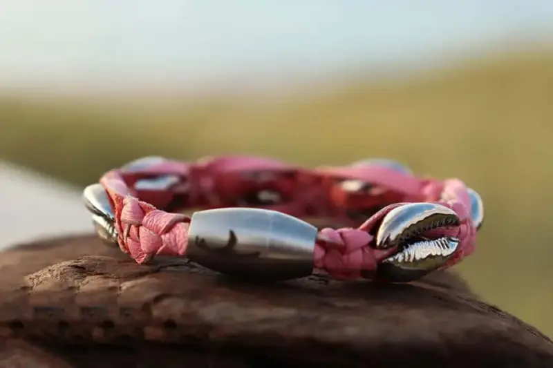 Muschelarmband Rosa aus geflochtene Leder - für Damen und Herren . 100 wasserfest