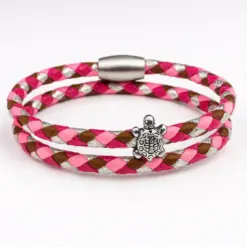 Handgemachtes Freundschaftsarmband mit Schildkröte – Leder Wickelarmband aus Sylt