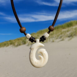 Maori Kette Hei Matau für Damen und Herren . Angelhaken Anhänger aus Neuseeland .
