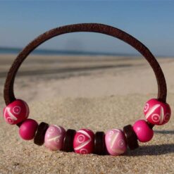 Handgefertigtes Surfer Armband Sylt mit bunten Perlen, verstellbar für Kinder und Erwachsene.