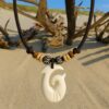 Surferkette Hei Matau der Angelhaken aus Geschnitzte Knochen . Neuseeland Schmuck