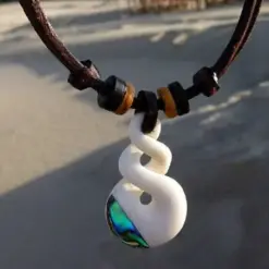 Surferkette Twist Freundschaft Lederhalskette - Symbolisiert die Bindung zwischen zwei Menschen, die das Leben von Freunden, Familie oder geliebten Menschen verbindet. Ideal für Damen Glücksbringer Kette