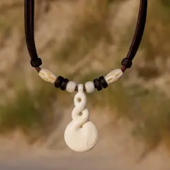 Twist Lederkette Maori Surferkette - Ideal für Damen . Neuseeland Anhänger.